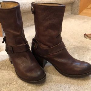 FRYE BROWN LEATHER BOOTS